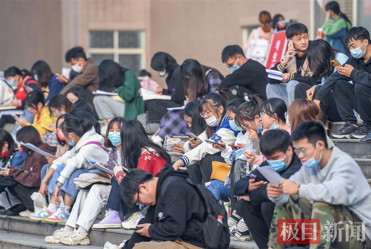 武汉12.89万人赶考教师资格证创新高 考生规模居全国城市第一位