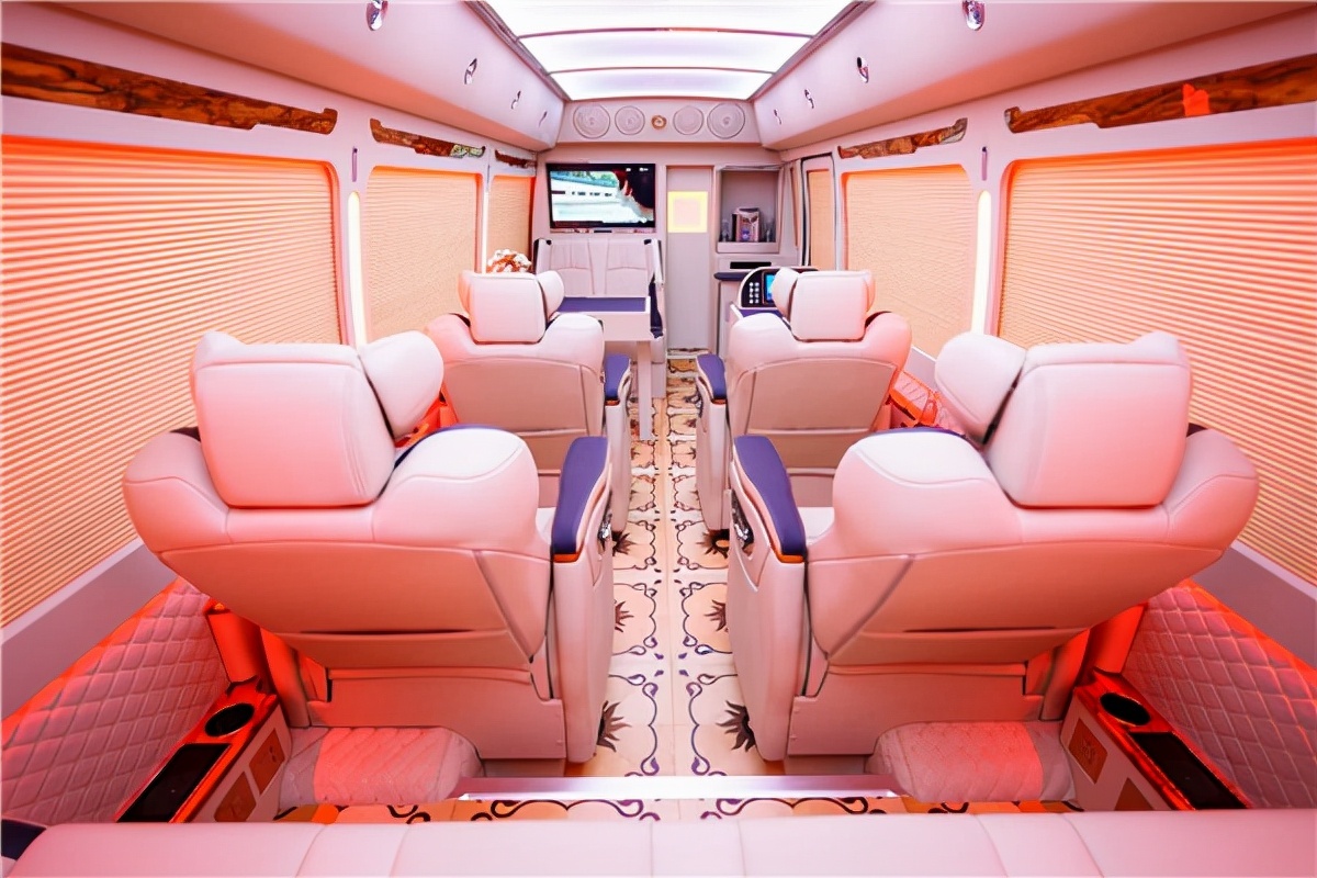凤凰网汽车 运城 降价 正文  丰田考斯特改装商务车12座在外观的设计