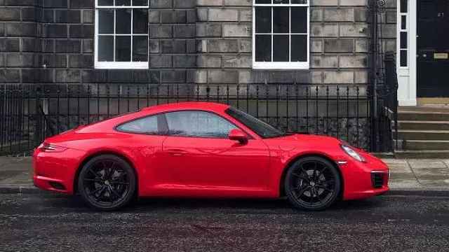 男女生的梦想车保时捷911carrera4s