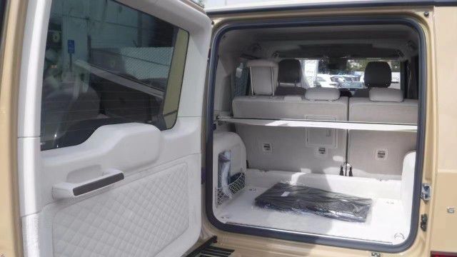 21款奔驰g63选用独家内饰座椅双碳内饰