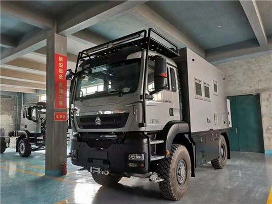 中国重汽越野房车汕德卡版豪沃版价格