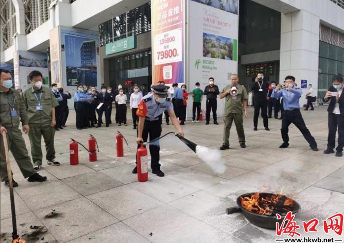 提高安全意识海口多部门开展119消防宣传活动