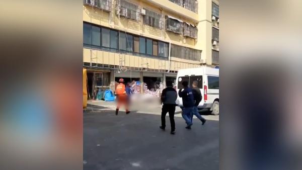 安徽蒙城一女子跳楼身亡救人消防员一同坠落不幸牺牲