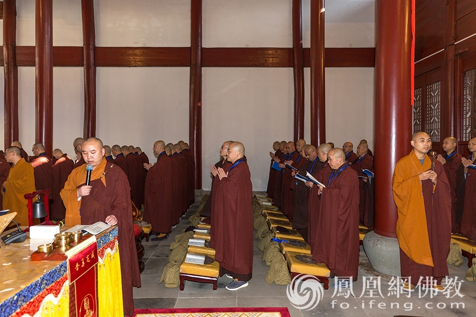 普陀山普济禅寺辛丑年传授三坛大戒举行正授沙弥戒