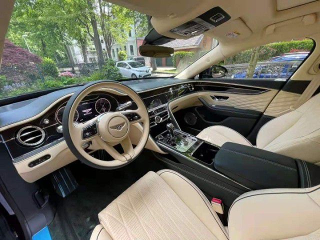 当前位置:>凤凰网汽车>北京综合>降价>正文> 2021款宾利飞驰内饰用料