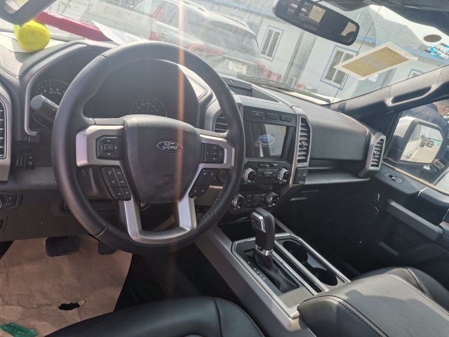 2021款福特f150白金版中控区域布局清晰合理,大尺寸的液晶显示屏提升