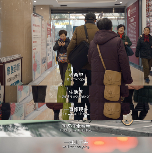 即便人生无法避免告别,但巢爷爷仍在尽自己最大的努力,爱她,照顾她.