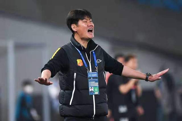 李霄鹏成执教中国男女足第一人也是国足现阶段最佳领路人