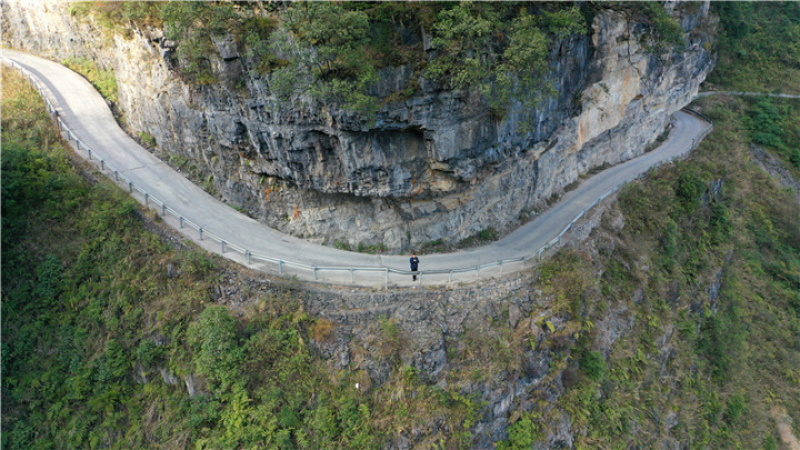 彭水县棣棠乡挂壁公路美如画