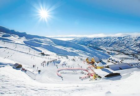 天水麦积山滑雪场