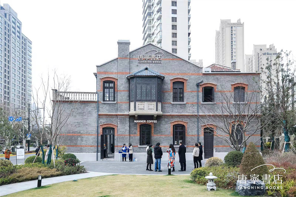 1月8日,位于上海新天地商圈的唐宁书店开业了,市民可以自己到老房子里