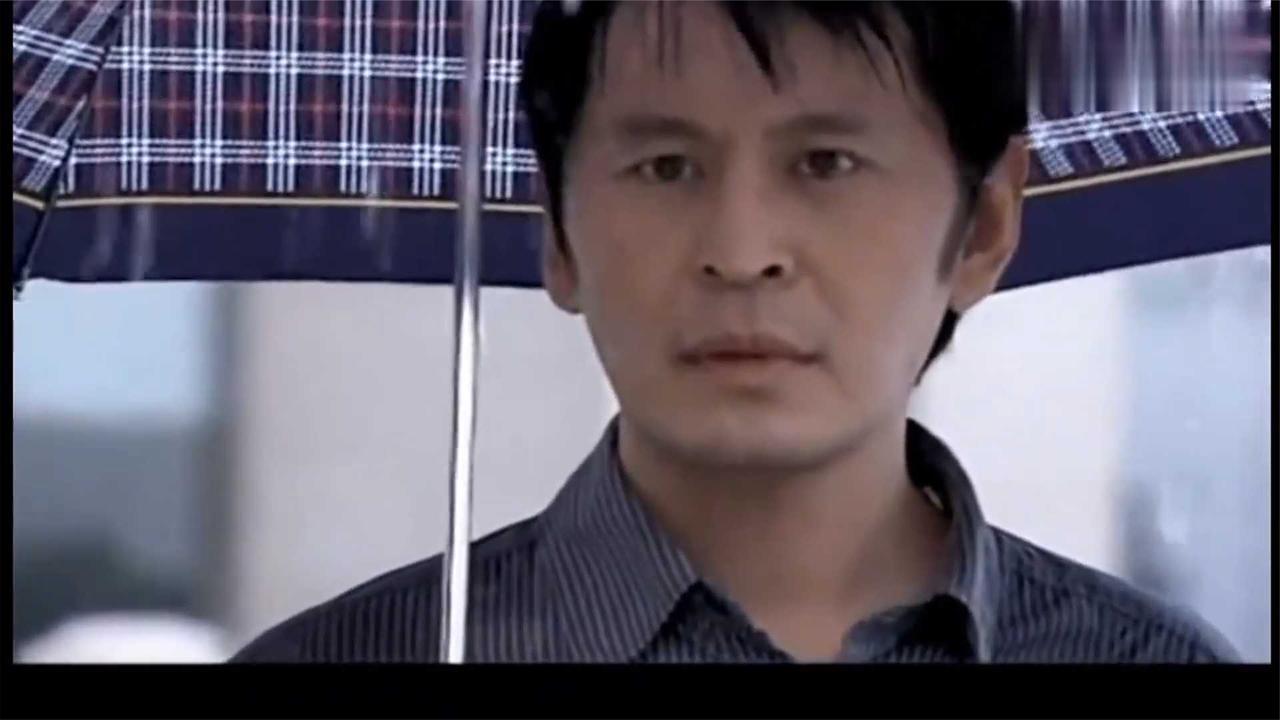 好想回家妻子冒雨来看丈夫发现丈夫背叛自己直接一巴掌过去