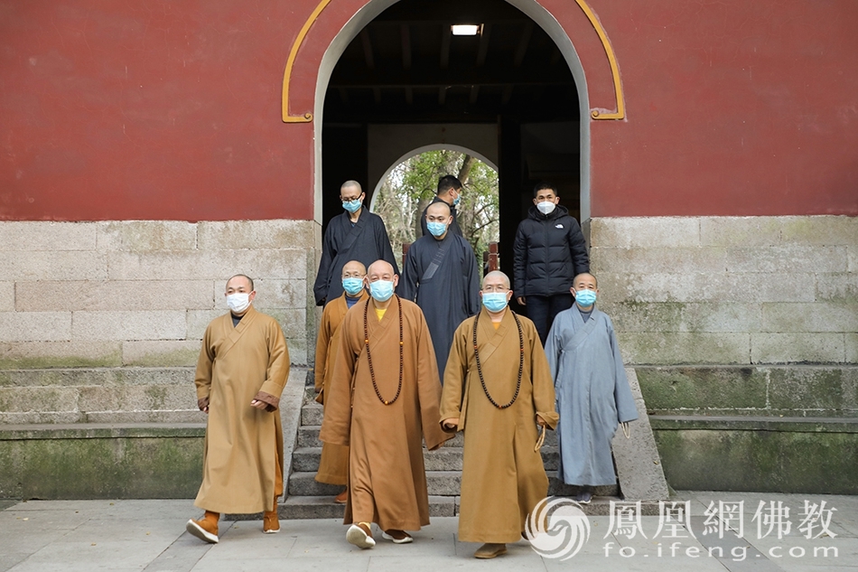 道慈大和尚一行赴全山各寺院检查疫情防控及安全工作