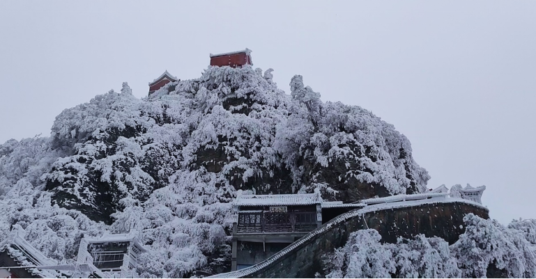 雪霁入画武当山宛如仙境