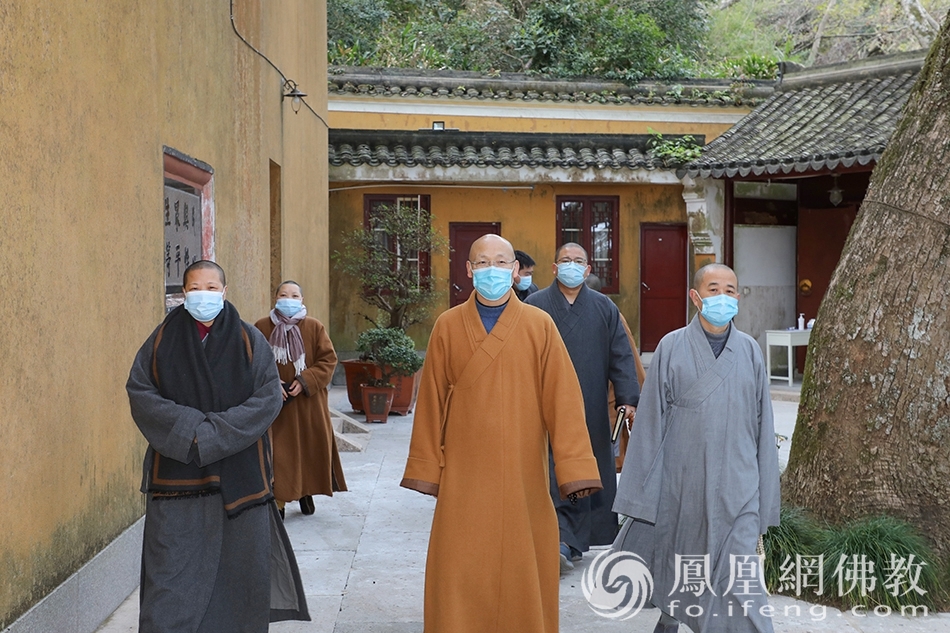 道慈大和尚一行赴全山各寺院检查疫情防控及安全工作