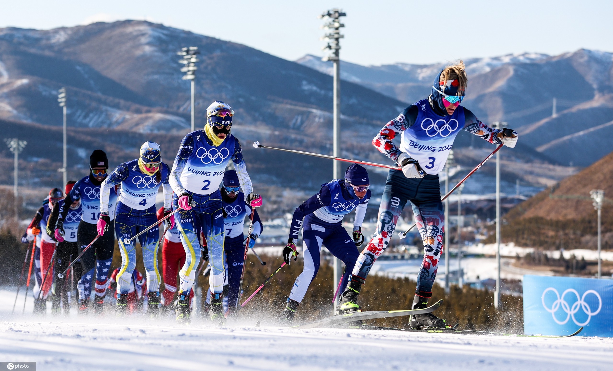 战报女子越野滑雪产生首枚奖牌中国四名选手参赛