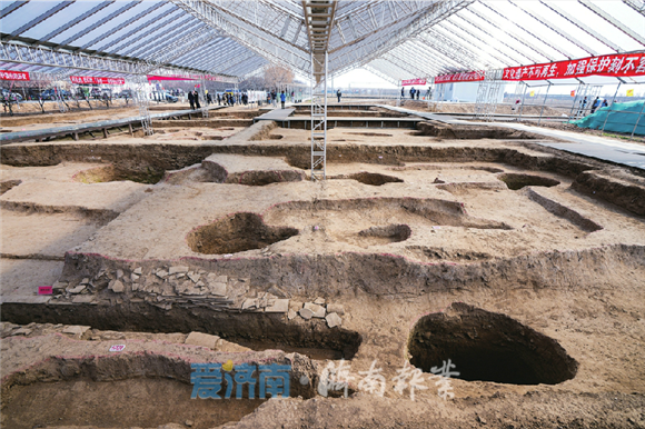 稷下学宫遗址考古现场图 济南时报·新黄河客户端记者黄中明 摄