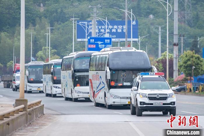 g2190次列车全体旅客解除医学隔离观察返程