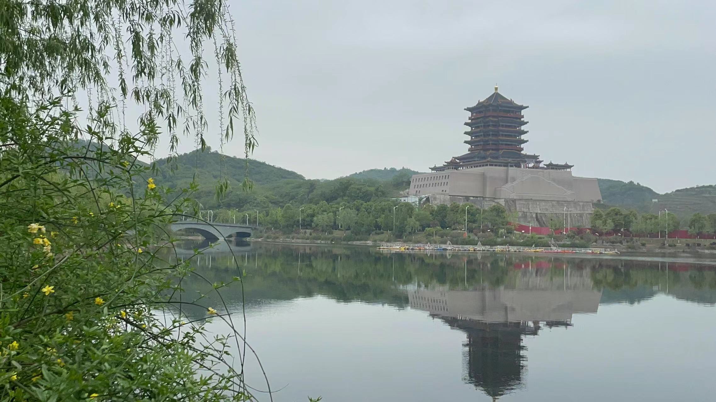 微风不躁我想约你去武当山太极湖新区踏春游湖