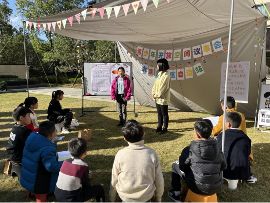 家住洞桥(小漕)社区北宸府小区的六年级学生董洽