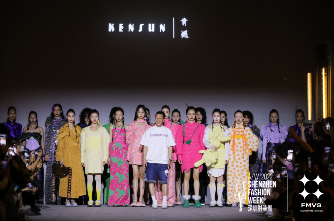4月29日,前卫的新中式女装品牌—肯逊kensun于深圳时装周亮相,带来