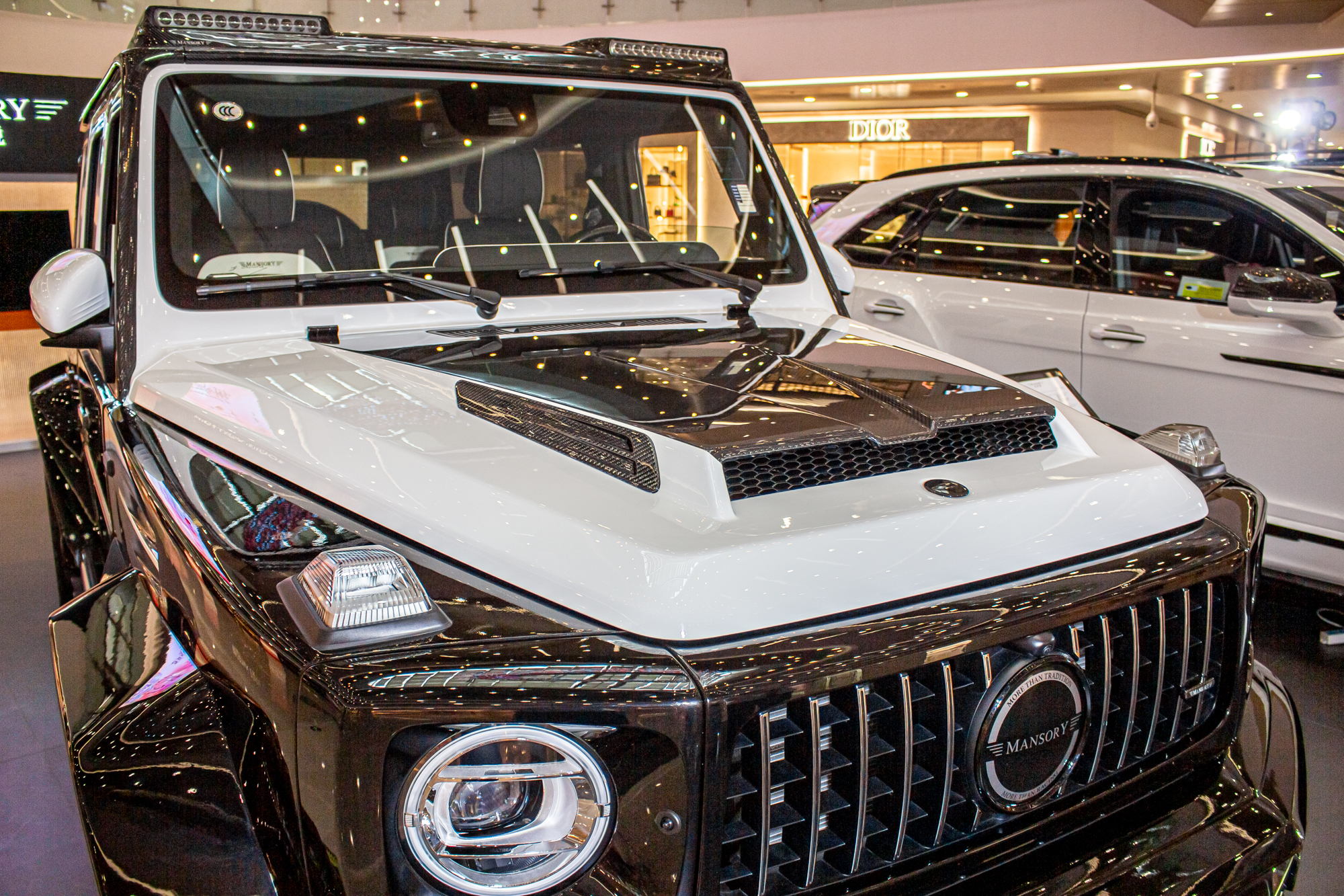 而mansory(迈莎锐)g63 p720为了契合中国元素,同样