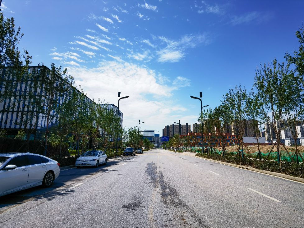 6月6日西咸新区能源金融贸易区内三条道路顺利通车另有三条道路开工