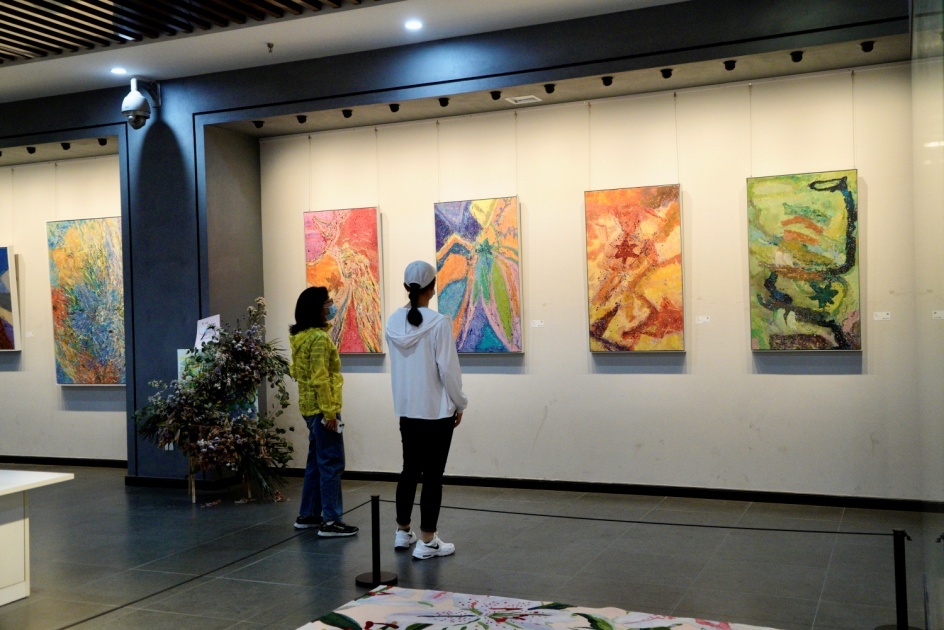 治愈施露油画作品展完美呈现艺术作品与时代同步才有生命力