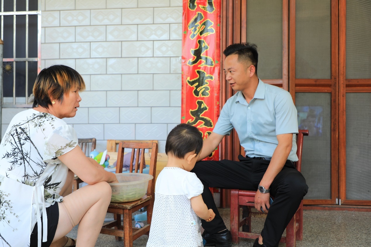 胡海鹏坚守初心扎根乡村热土