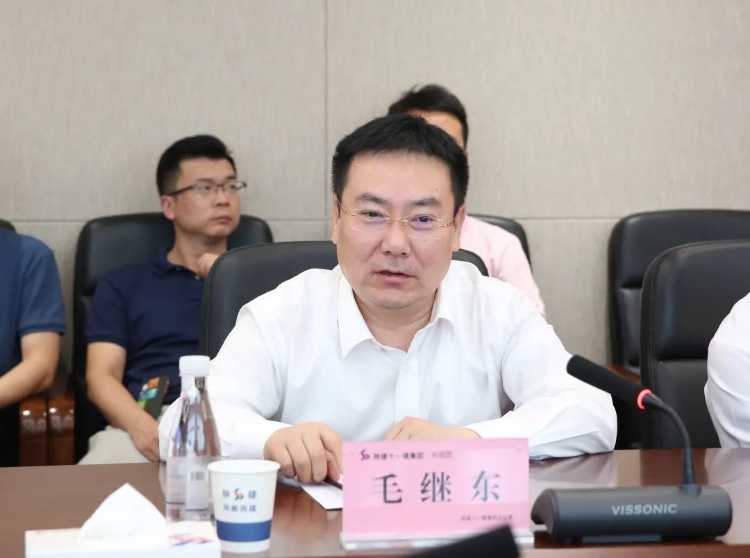 随后,毛继东与咸阳市委常委,副市长杨武民座谈交流,陕建控股副总经理