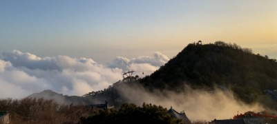雨后泰山现壮美云海 云雾缭绕宛如仙境
