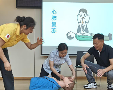 上夜校學(xué)技能 微課堂“充電忙”