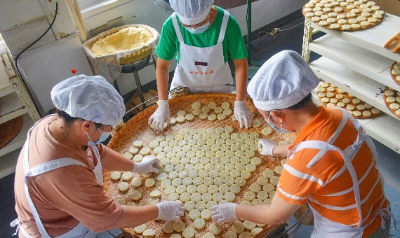 安徽岳西：订单月饼生产忙