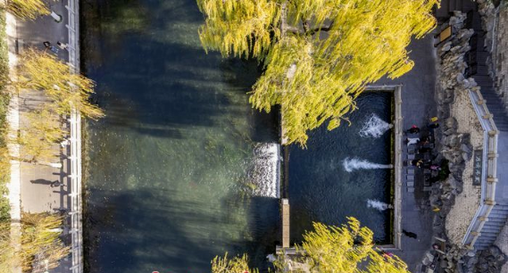 护城河畔诗意浓 