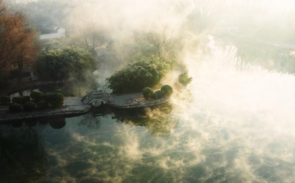 山东潍坊：冬湖烟霭