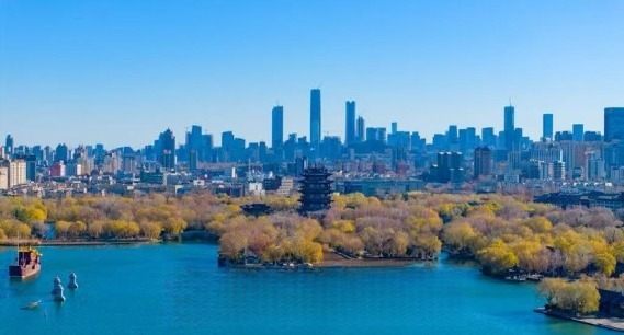 雾霾散尽，泉城蓝回归！大明湖展露绝美容颜 