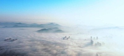 东平平流雾“漫”城而来 山川楼宇美成水墨画