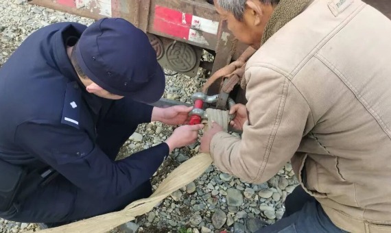 “我遇到了真正的好人”！黄山警方和热心村民携手救援