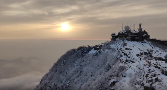 仙境落人间 泰山银装素裹如诗如画 