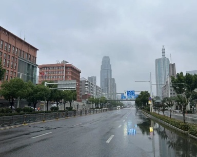 现场直击!凌晨5时许的武汉街头