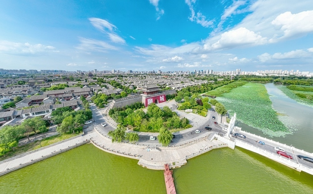 聊城：鸟瞰南城门 打卡“新地标”