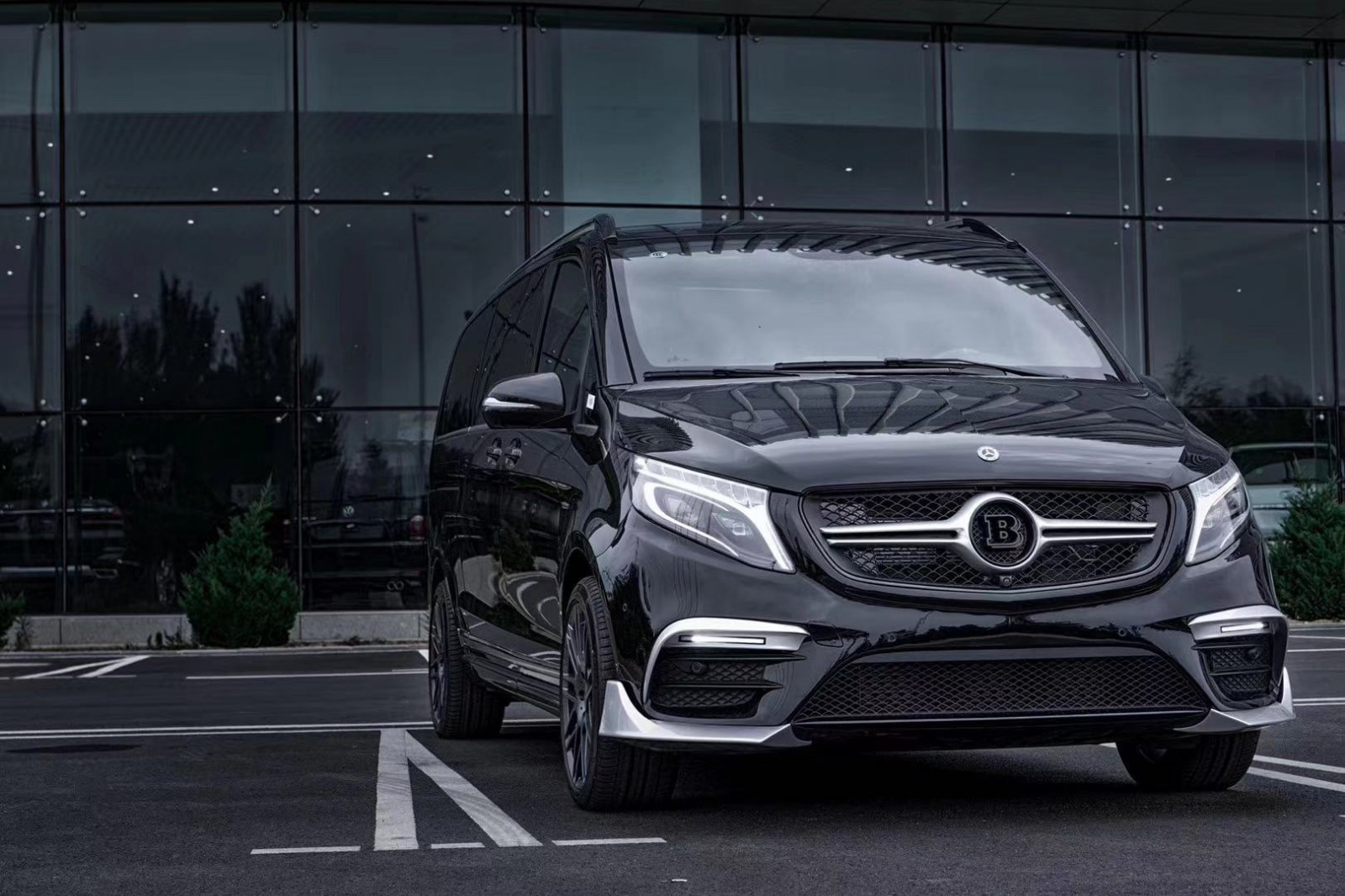 奔驰巴博斯b25国六厂家改装地址及电话