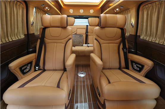新款奔驰商务车V260L改装贵宾舱，优惠热线：15088779054