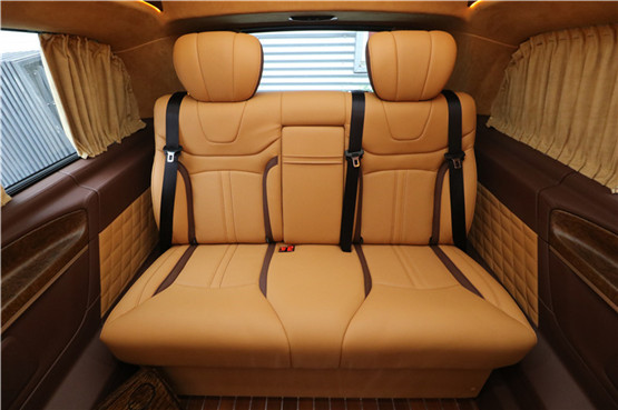 新款奔驰商务车V260L改装贵宾舱，优惠热线：15088779054