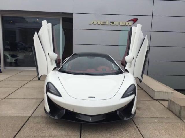 奔驰迈凯伦720s靓丽轿跑蝴蝶门现车报价_凤凰网汽车_凤凰网