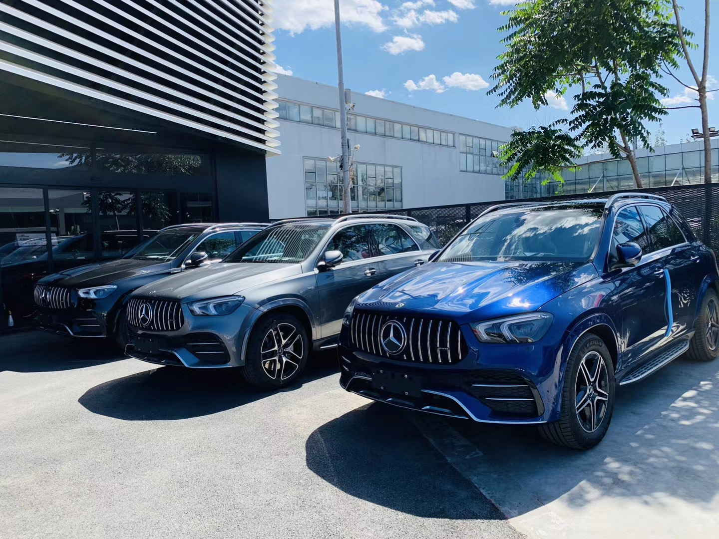 2020款全新一代奔驰amg gle53 amg首先看前脸,最明显的进化就是采用了