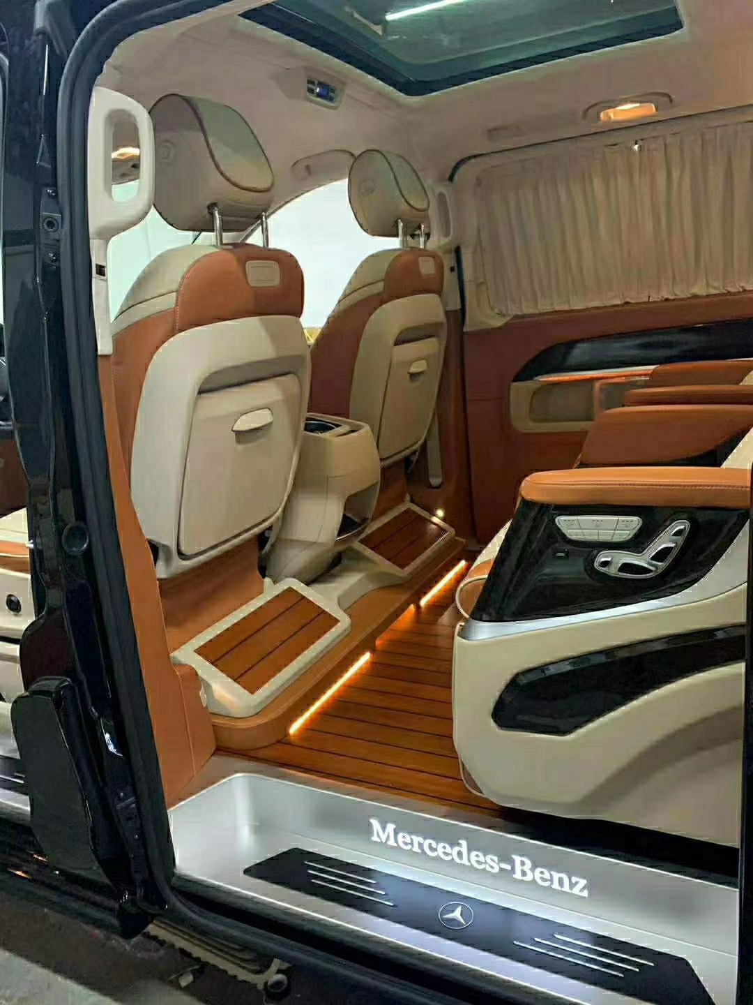 成都奔驰威霆 棕白沉稳内饰改装案例_凤凰网汽车_凤凰网