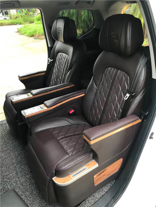 广汽传祺gm6改装航空座椅有过道效果图