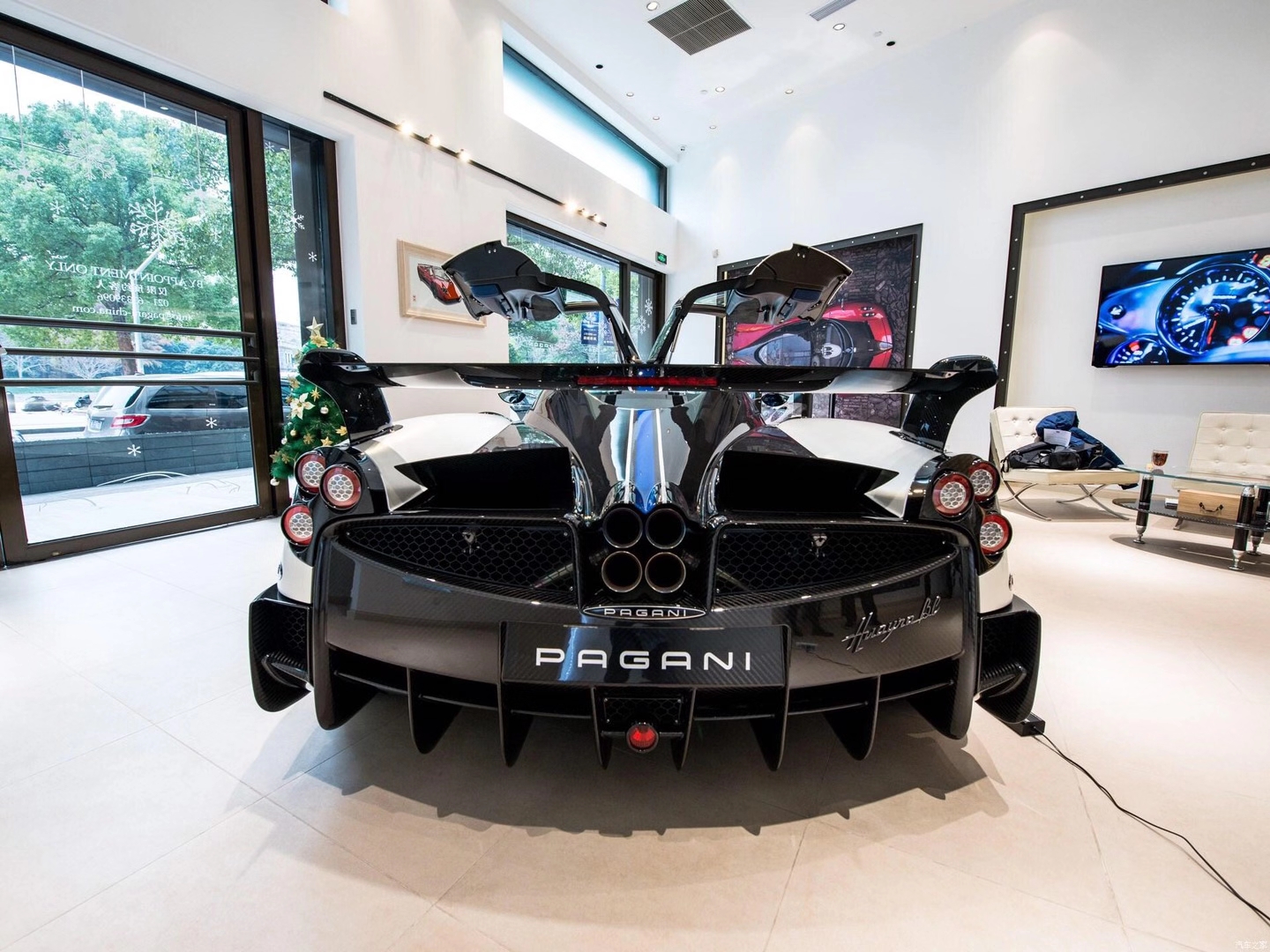 21款帕加尼新车更接近于兰博基尼车型