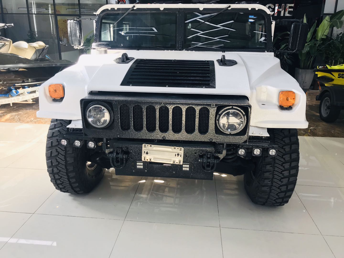 2020款悍威6.2汽油汽车行业的消费升级